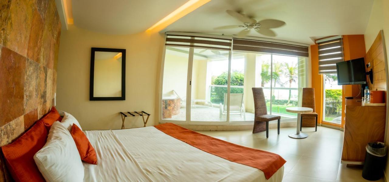 Artisan Playa Esmeralda Family Beach Hotel Playa Chachalacas Exterior photo
